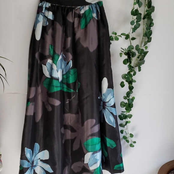 - Lord &Taylor  Maxi Skirt - Picture 2 of 8